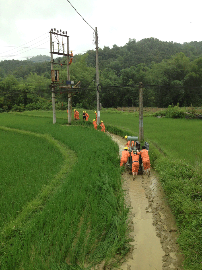 cải tạo lưới điện nông thôn ở Văn Quan