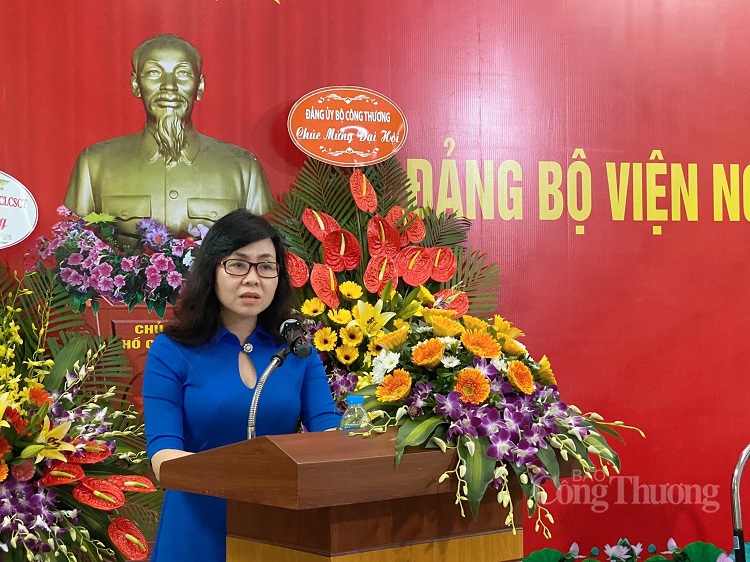 Đồng chí Lê Hoàng Oanh, Ủy viên Ban Thường vụ, Trưởng ban Tuyên giáo Đảng ủy Bộ Công Thương phát biểu chỉ đạo đại hội
