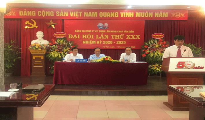 Đồng chí Nguyễn Văn Quý, Phó Bí thư Thường trực Đảng ủy Tập đoàn phát biểu chỉ đạo Đại hội