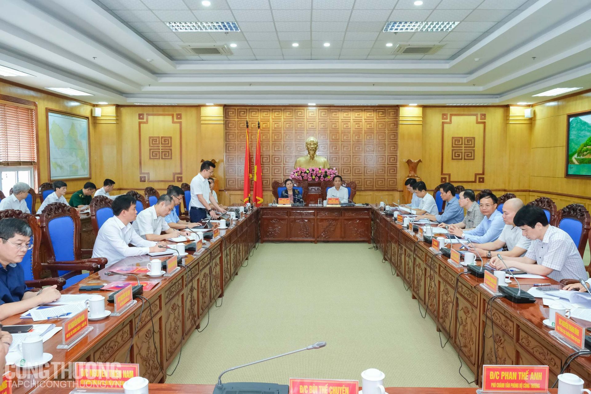 Toàn cảnh buổi làm việc giữa đoàn công tác Bộ Công Thương và tỉnh Lai Châu