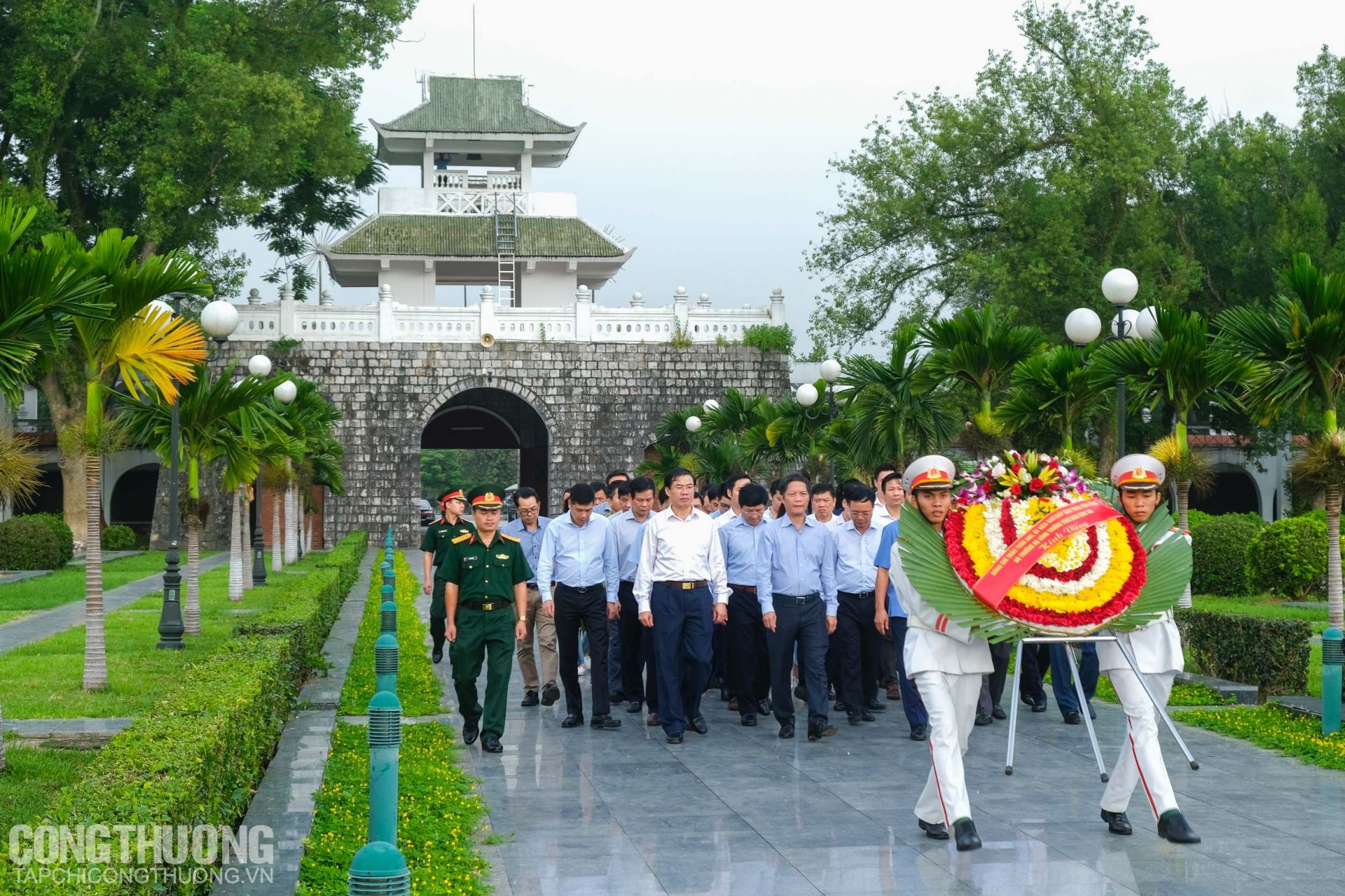 Bộ Công Thương thăm Nghĩa trang liệt sĩ A1 và các khu di tích lịch sử tại Điện Biên