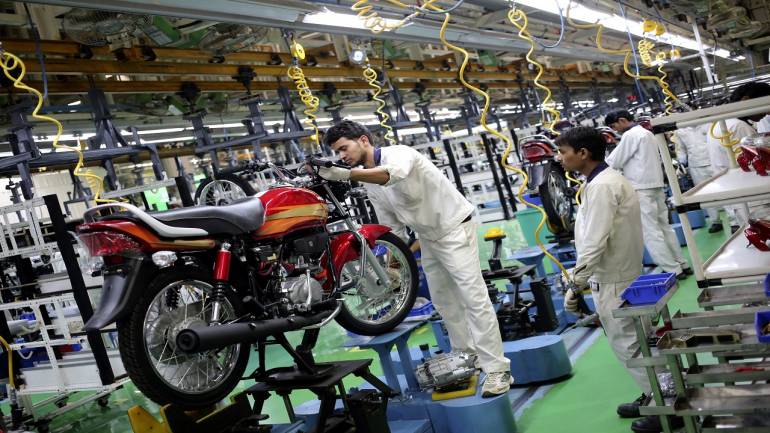 Lắp ráp xe máy tại Ấn Độ