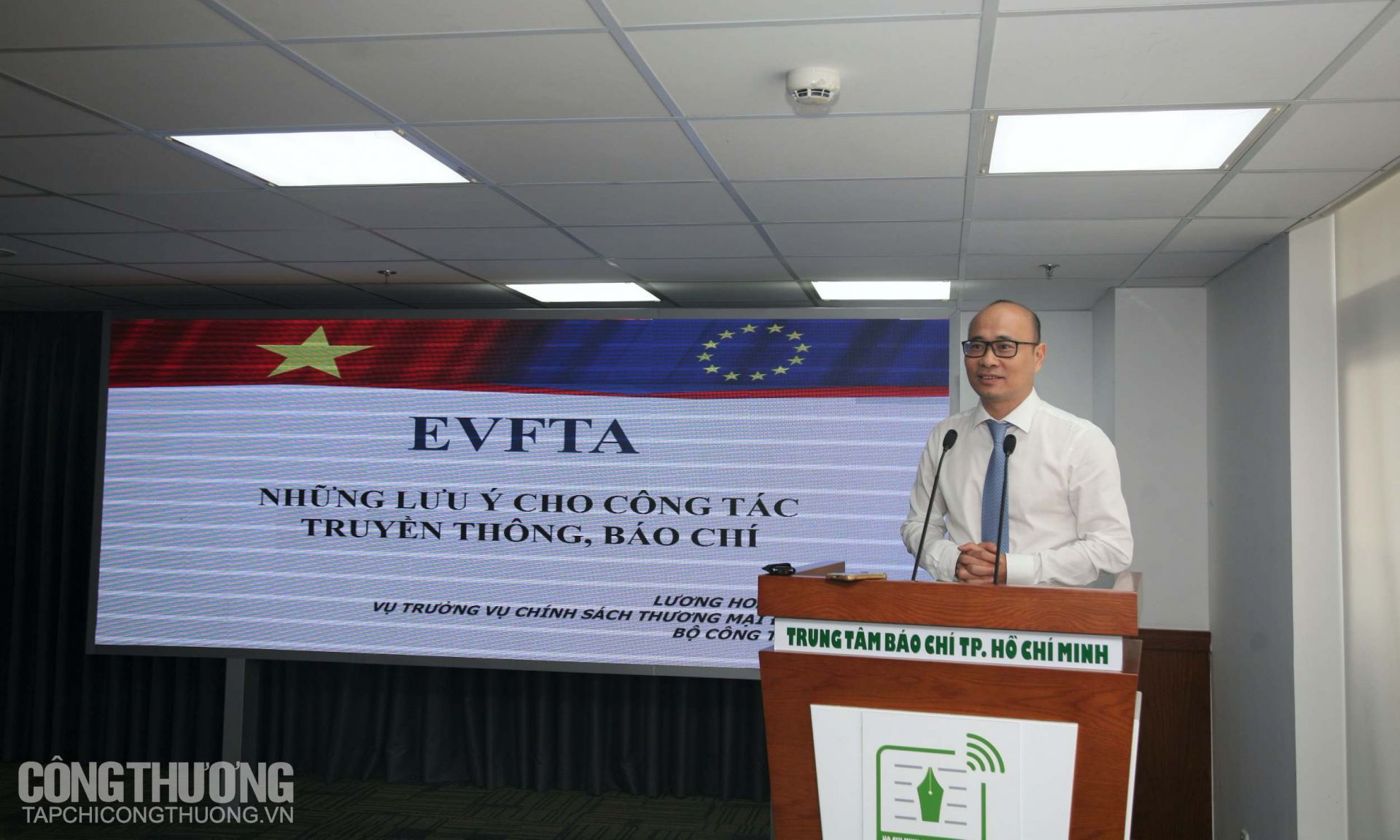 Ông Lương Hoàng Thái - Vụ trưởng Vụ Chính sách thương mại đa biên, Bộ Công Thương trình bày tổng quan về EVFTA