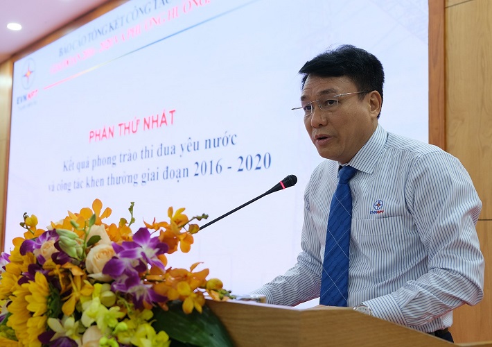 Ông Vũ Trần Nguyễn - Phó Tổng Giám đốc đã báo cáo tổng kết phong trào thi đua yêu nước của EVNNPT giai đoạn 2015 – 2020