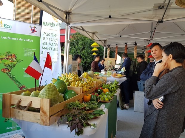 Nông sản hữu cơ Việt Nam tại một chợ đầu mối của Pháp
