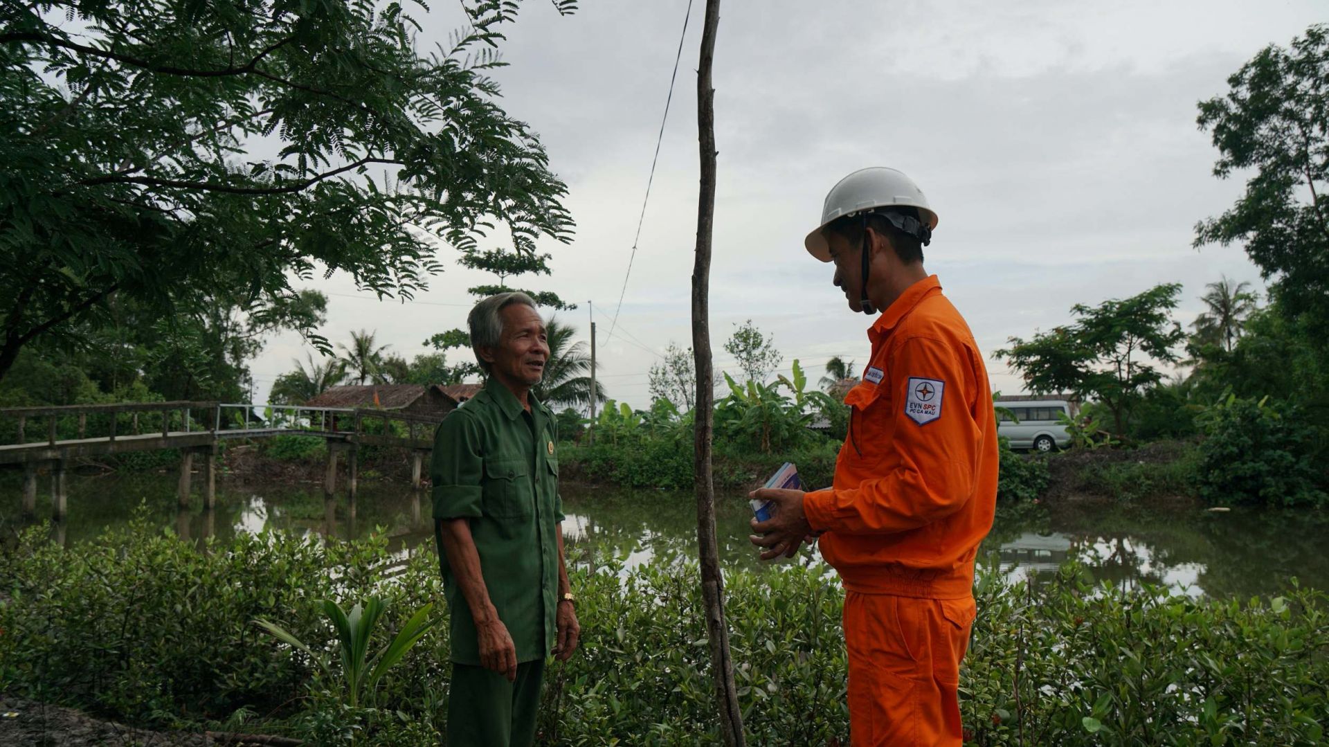 Tuyên truyền, khuyến khích người dân vùng nông thôn tại xã Phong Lạc (huyện Trần Văn Thời, tỉnh Cà Mau) sử dụng điện an toàn sau điện kế nhằm giảm thiểu tai nạn điện