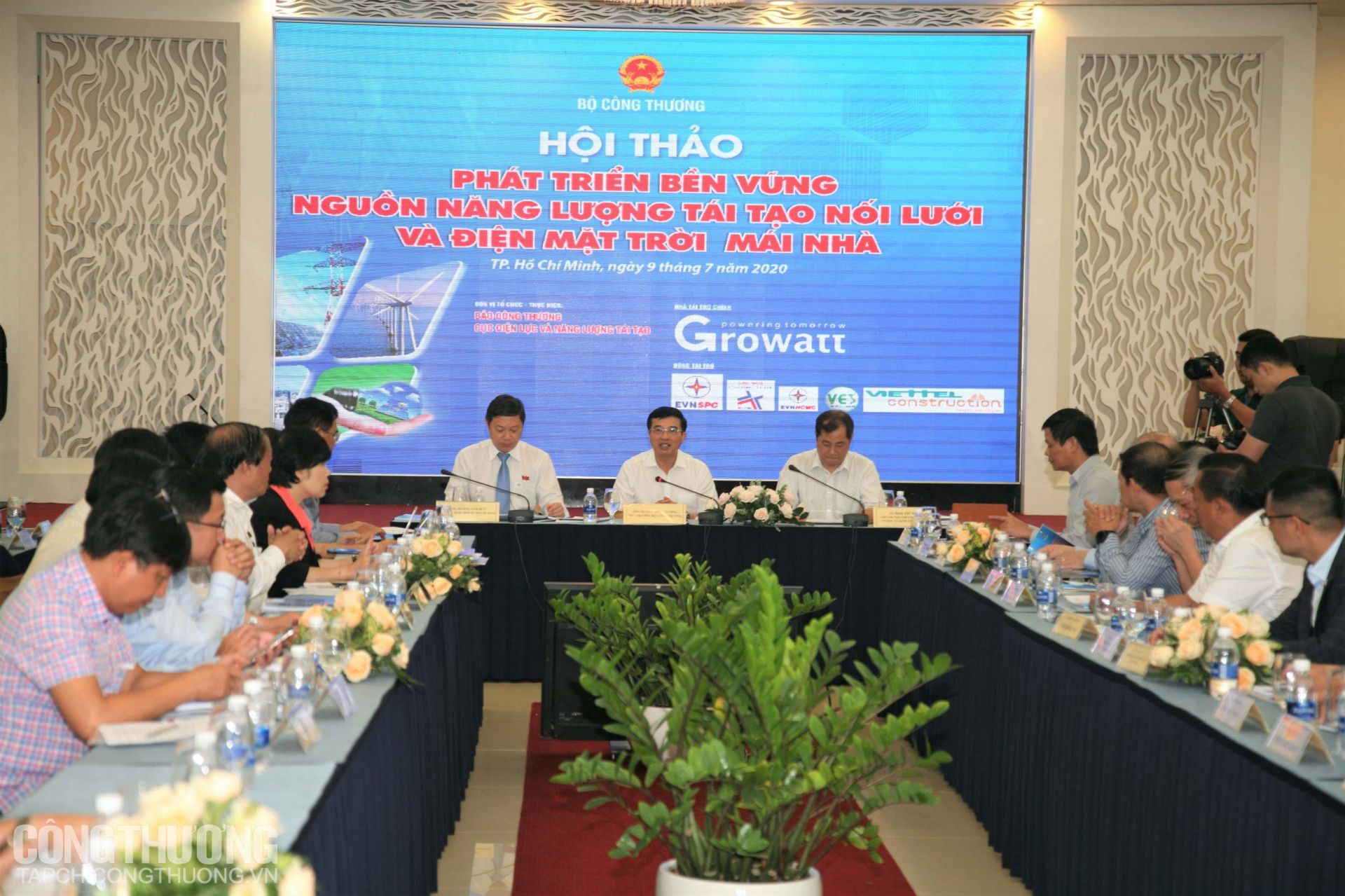 Hội thảo Phát triển bền vững nguồn năng lượng tái tạo nối lưới và điện mặt trời mái nhà