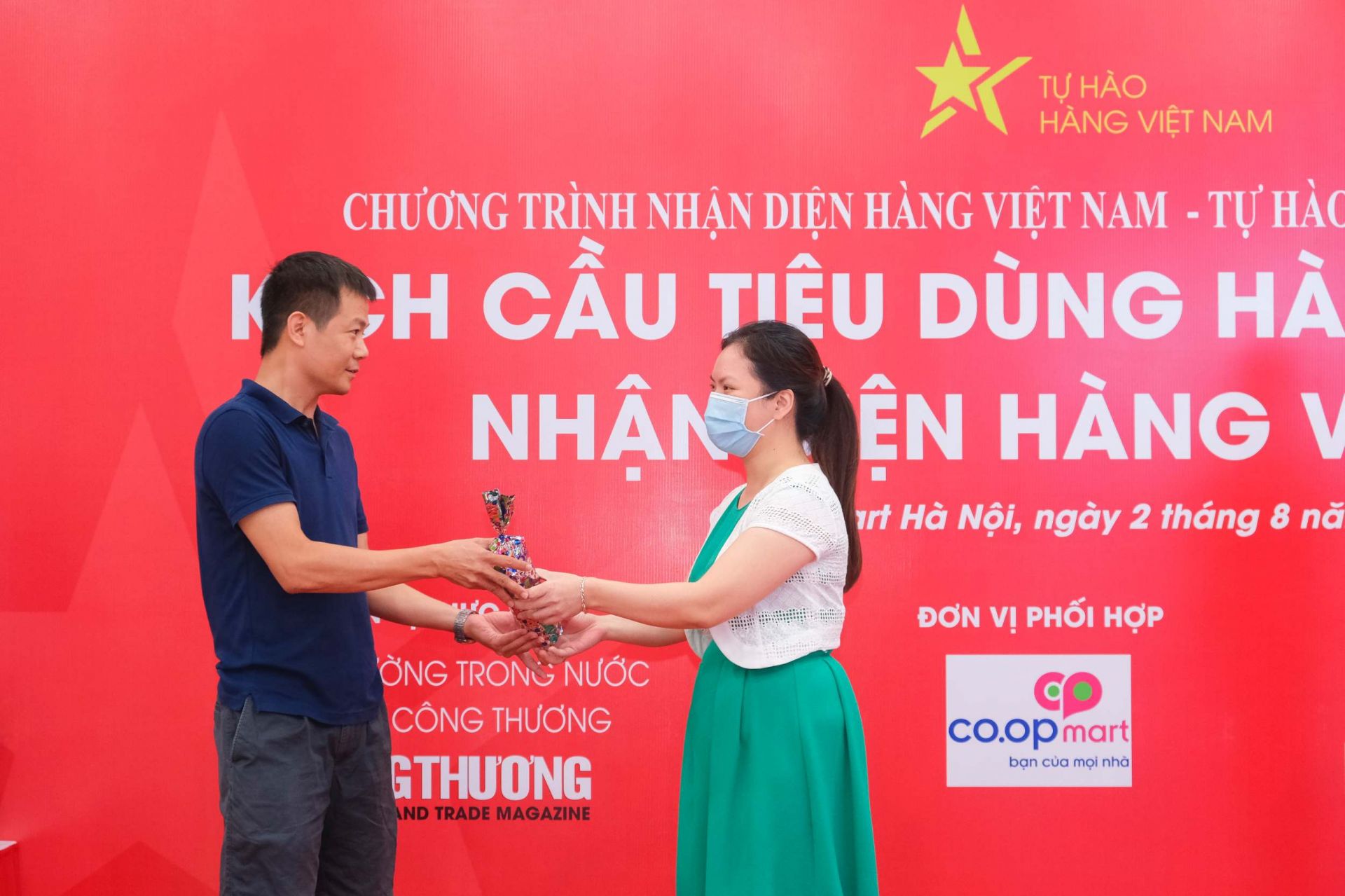 Hoạt động minigame có thưởng, giao lưu trực tiếp với người tiêu dùng nhằm nâng cao nhận thức xã hội đối với sản phẩm hàng Việt