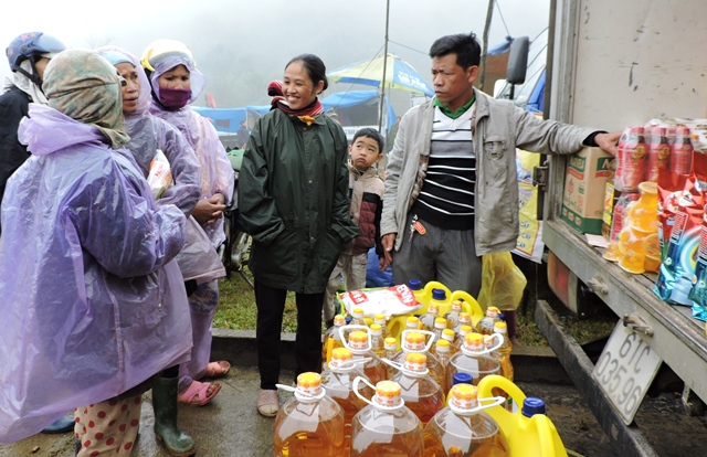 Phiên chợ hàng Việt được tổ chức tại xã Hiếu,  huyện Kon Plông
