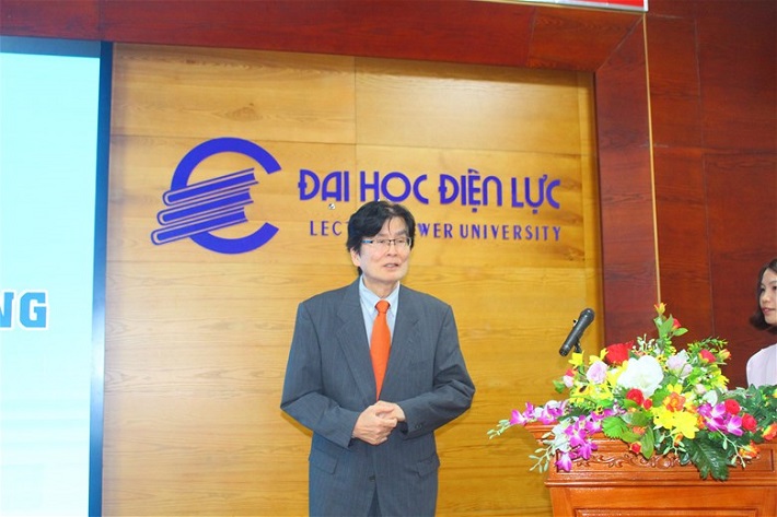 Ông MakiGuchi Morio - Tổng giám đốc Công ty TNHH afterFIT Việt Nam  phát biểu tại lễ khai giảng.