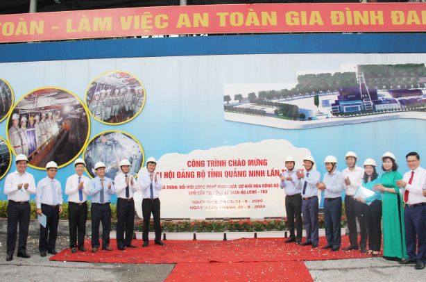 Gắn biển công trình chào mừng Đại hội Đảng bộ tỉnh Quảng Ninh lần thứ XV, nhiệm kỳ 2020-2025