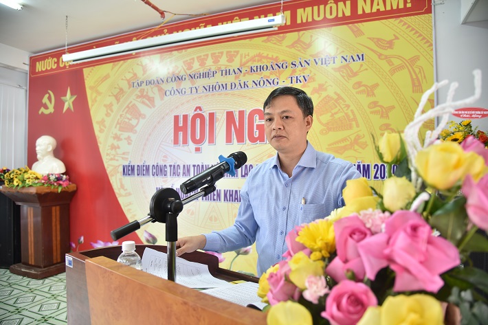 ĐC Nguyễn Bá Phong Bí thư ĐU - Giám đốc cty phát biểu tại Hội ngh