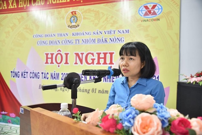ĐC Bùi Thị Diễn Đảng ủy viên- Phó chủ tịch công đoàn DNA báo cáo tình hình hoạt động công đoàn năm 2020 và phương hướng nv năm 2021