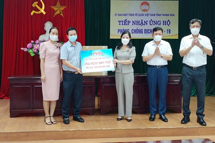 PVOIL Thanh Hóa đại diện PVOIL trao tặng máy thở cho Ủy ban MTTQ Việt Nam tỉnh Thanh Hóa