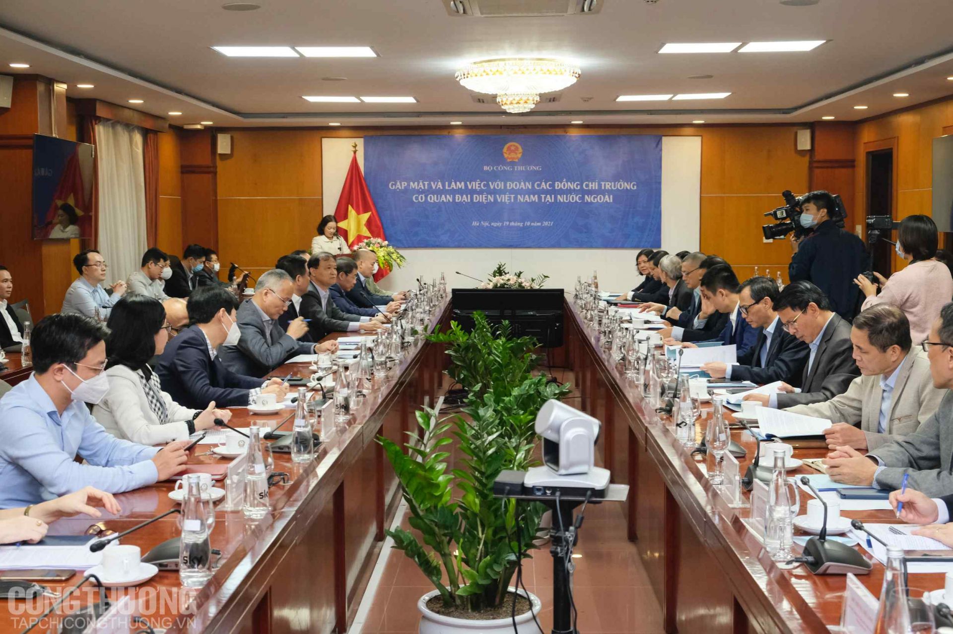 Bộ trưởng Nguyễn Hồng Diên tiếp và làm việc với Đoàn Trưởng các Cơ quan đại diện nước ngoài