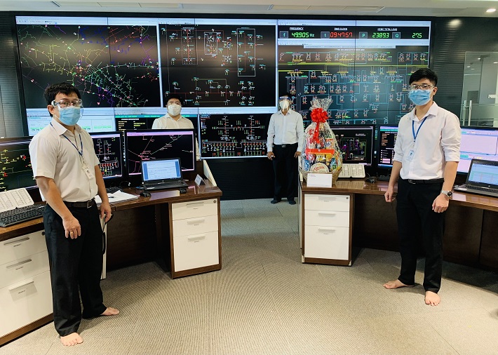 Công đoàn Tổng công ty Điện lực TP. Hồ Chí Minh thăm hỏi nhân viên trực điều độ hệ thống điện thực hiện “3 tại chỗ”