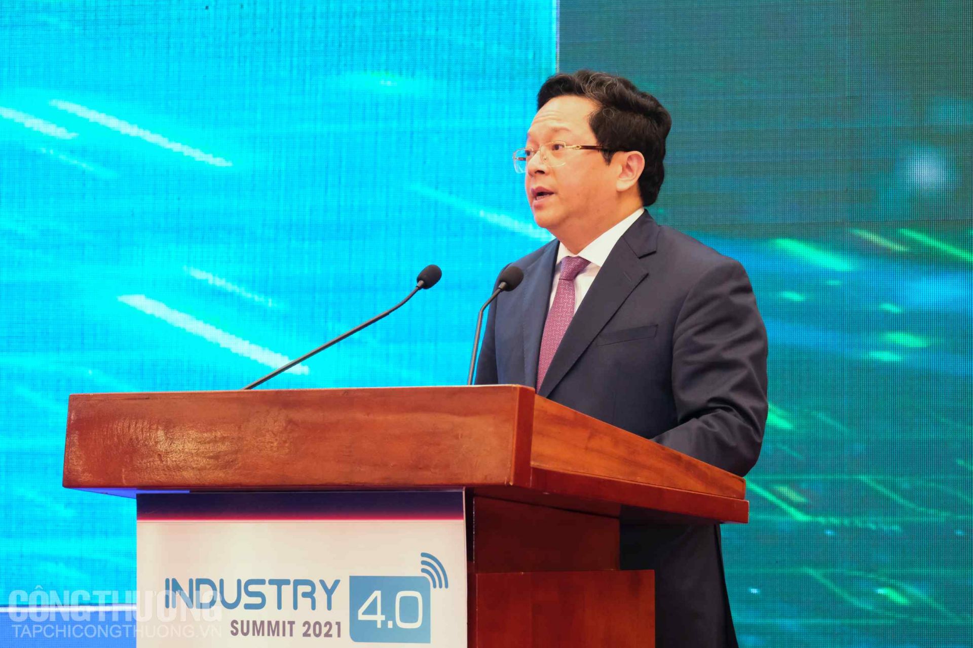 Ông Nguyễn Đức Hiển - Phó Trưởng Ban Kinh tế Trung ương phát biểu khai mạc Hội thảo chuyên đề “Phát triển sản xuất thông minh trong tiến trình công nghiệp hóa, hiện đại hóa đến năm 2030, tầm nhìn đến năm 2045” diễn ra chiều 9/11/2021