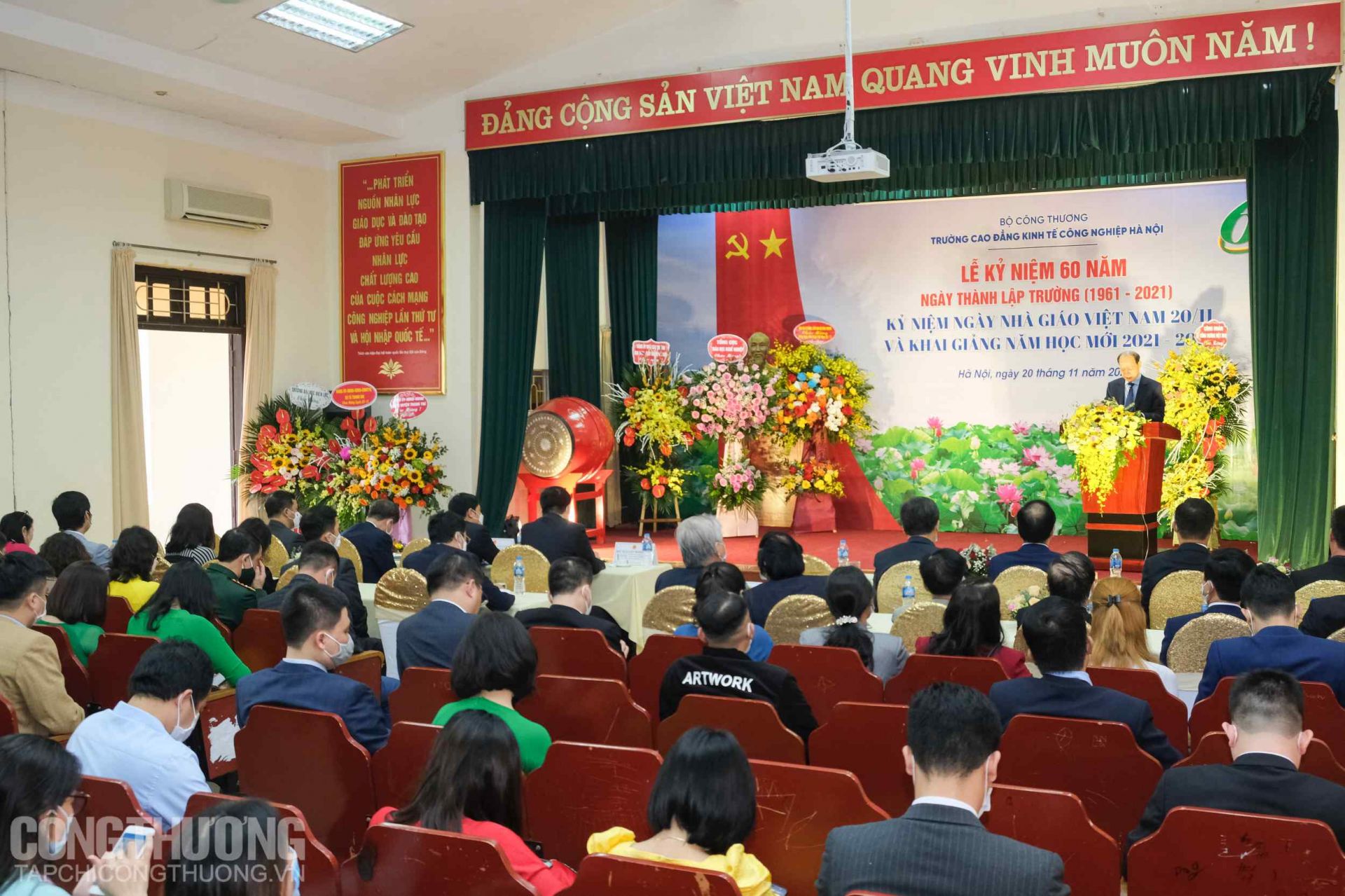 Toàn cảnh Lễ kỷ niệm 60 năm thành lập trường, Ngày Nhà giáo Việt Nam (20/11) và khai giảng năm học mới 2021-2022 Trường Cao đẳng Kinh tế Công nghiệp Hà Nội