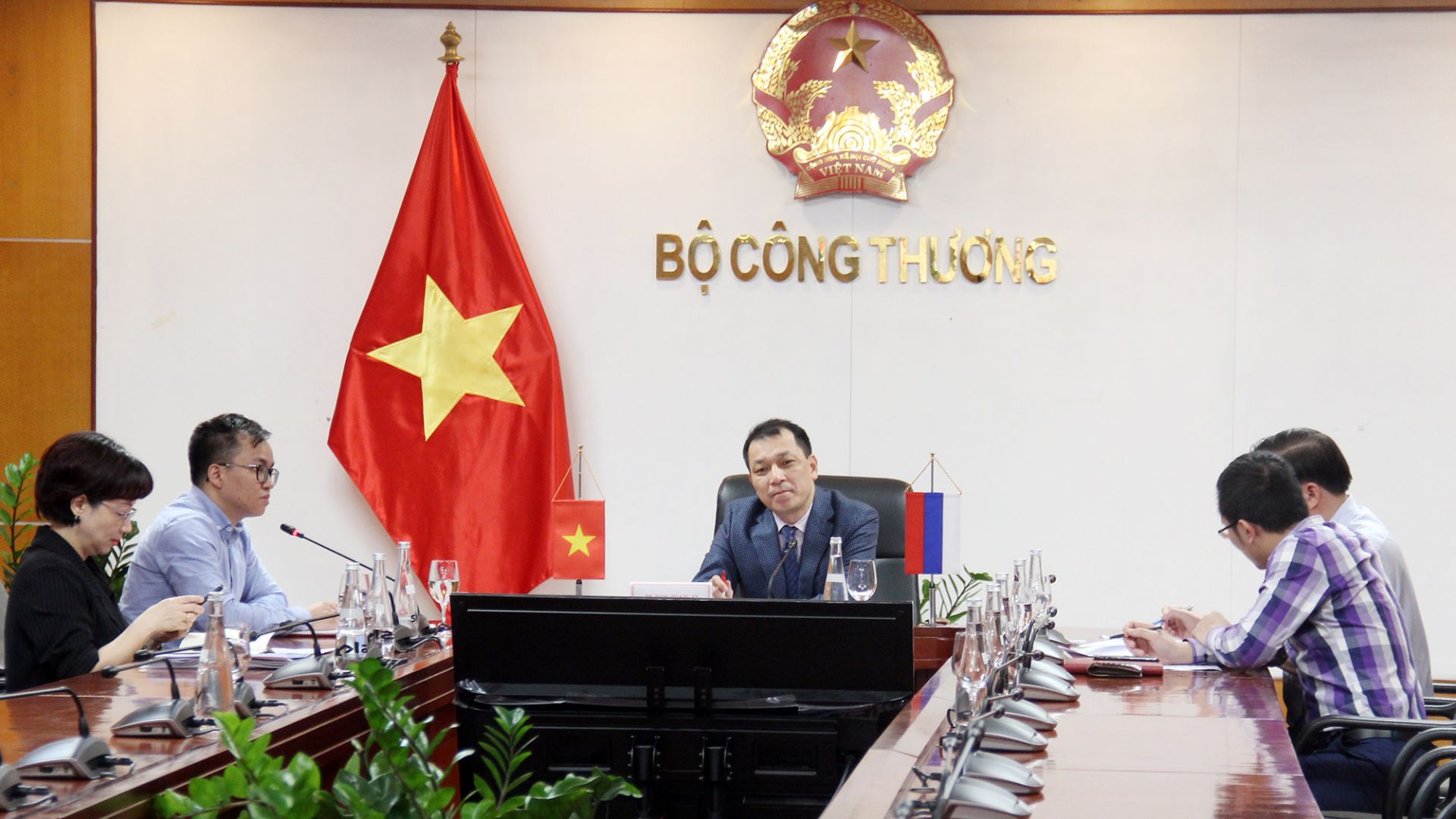 Thúc đẩy hợp tác trong lĩnh vực sản xuất ô tô giữa Việt Nam và Liên bang Nga