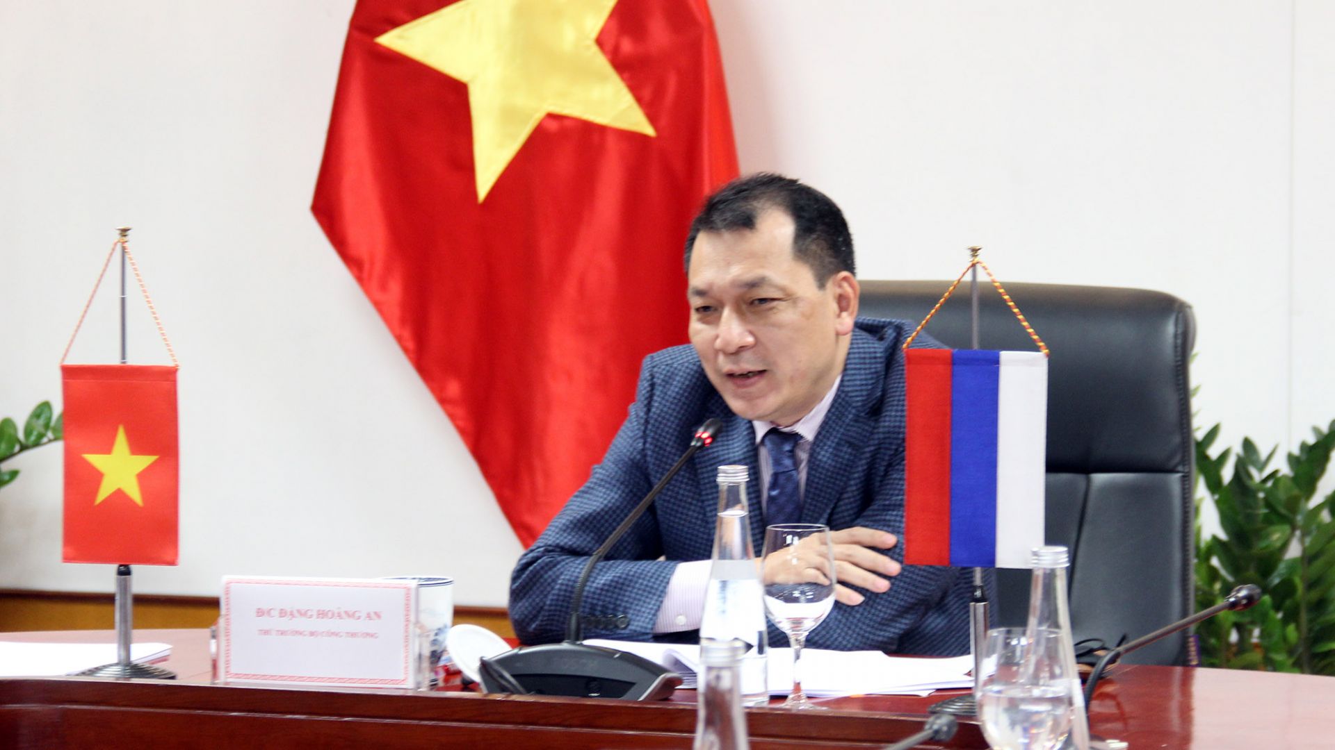 Thúc đẩy hợp tác trong lĩnh vực sản xuất ô tô giữa Việt Nam và Liên bang Nga