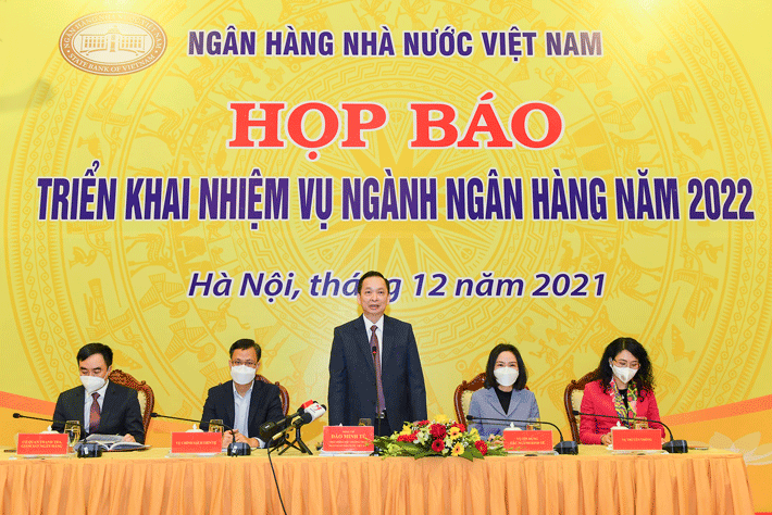 Phó Thống đốc Ngân hàng Nhà nước - Đào Minh Tú phát biểu tại buổi họp báo
