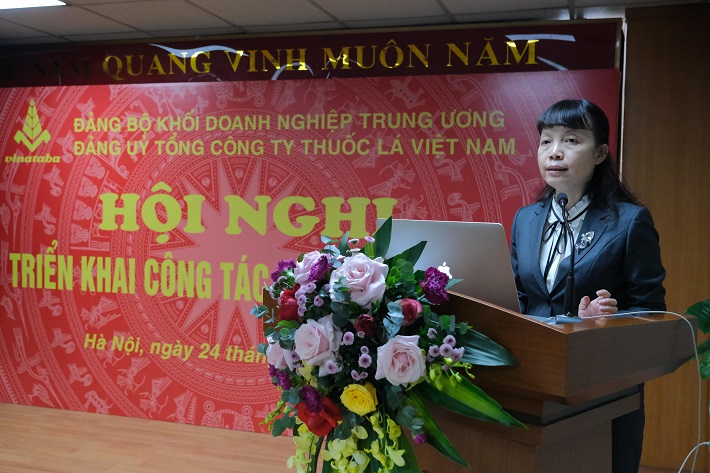 Bà Trần Thị Hoàng Mai - Phó Bí thư thường trực Đảng ủy Vinataba báo cáo tại Hội nghị