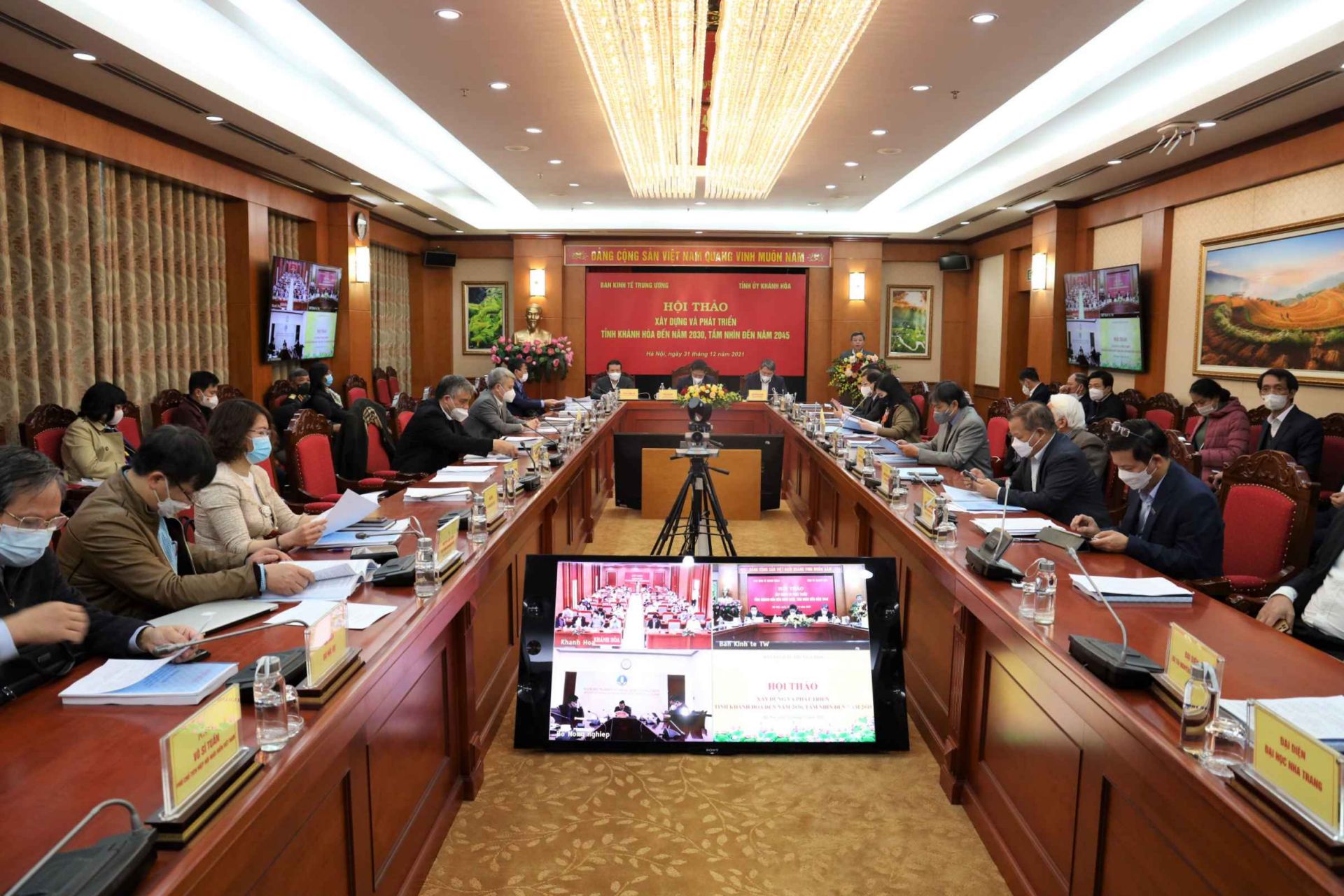 Hội thảo lấy ý kiến hoàn thiện Báo cáo Tổng kết Kết luận số 53-KL/TW về xây dựng, phát triển tỉnh Khánh Hòa đến năm 2020 và tầm nhìn đến năm 2030 của Bộ Chính trị khóa XI