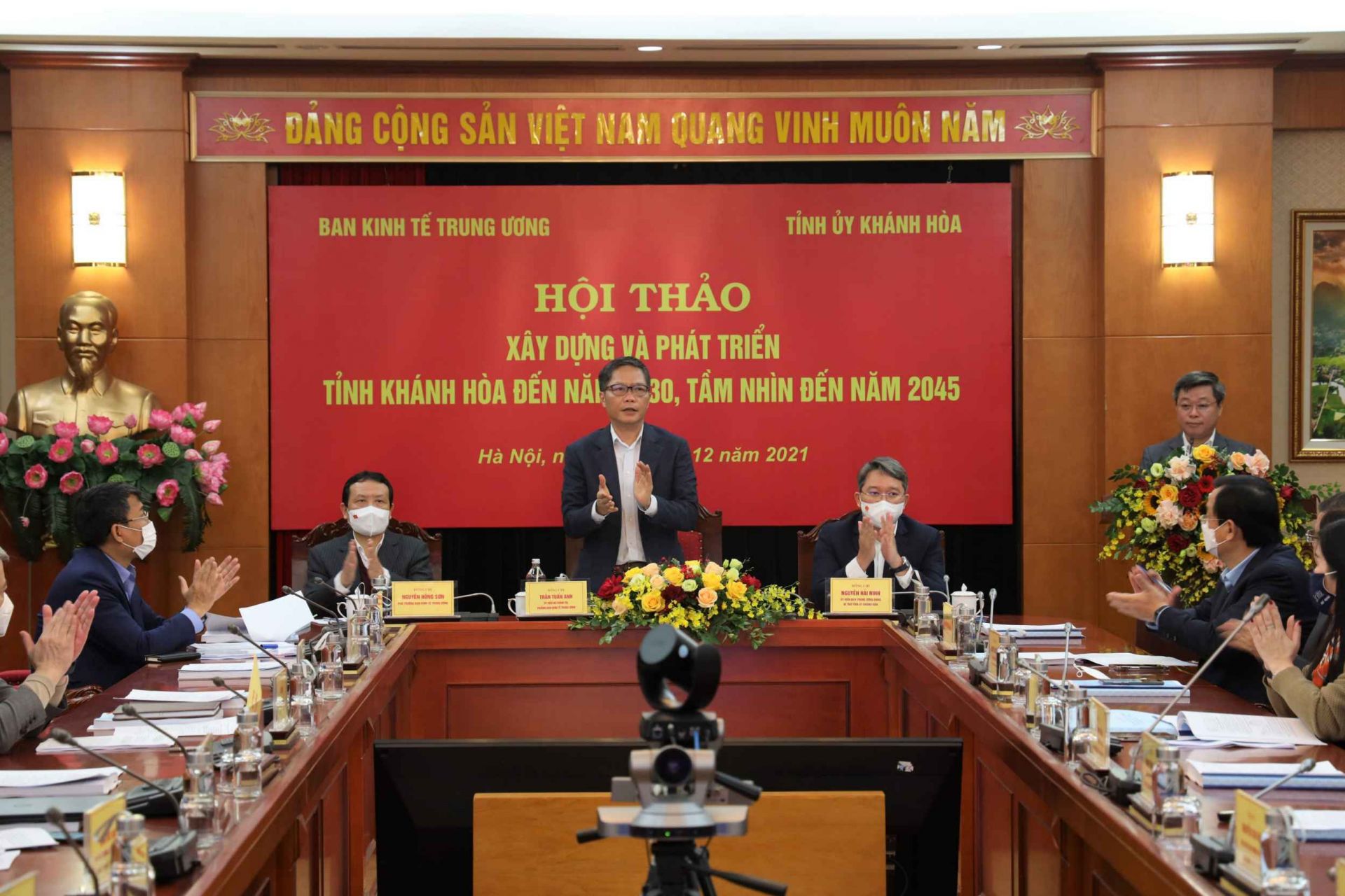 Hội thảo lấy ý kiến hoàn thiện Báo cáo Tổng kết Kết luận số 53-KL/TW về xây dựng, phát triển tỉnh Khánh Hòa đến năm 2020 và tầm nhìn đến năm 2030 của Bộ Chính trị khóa XI