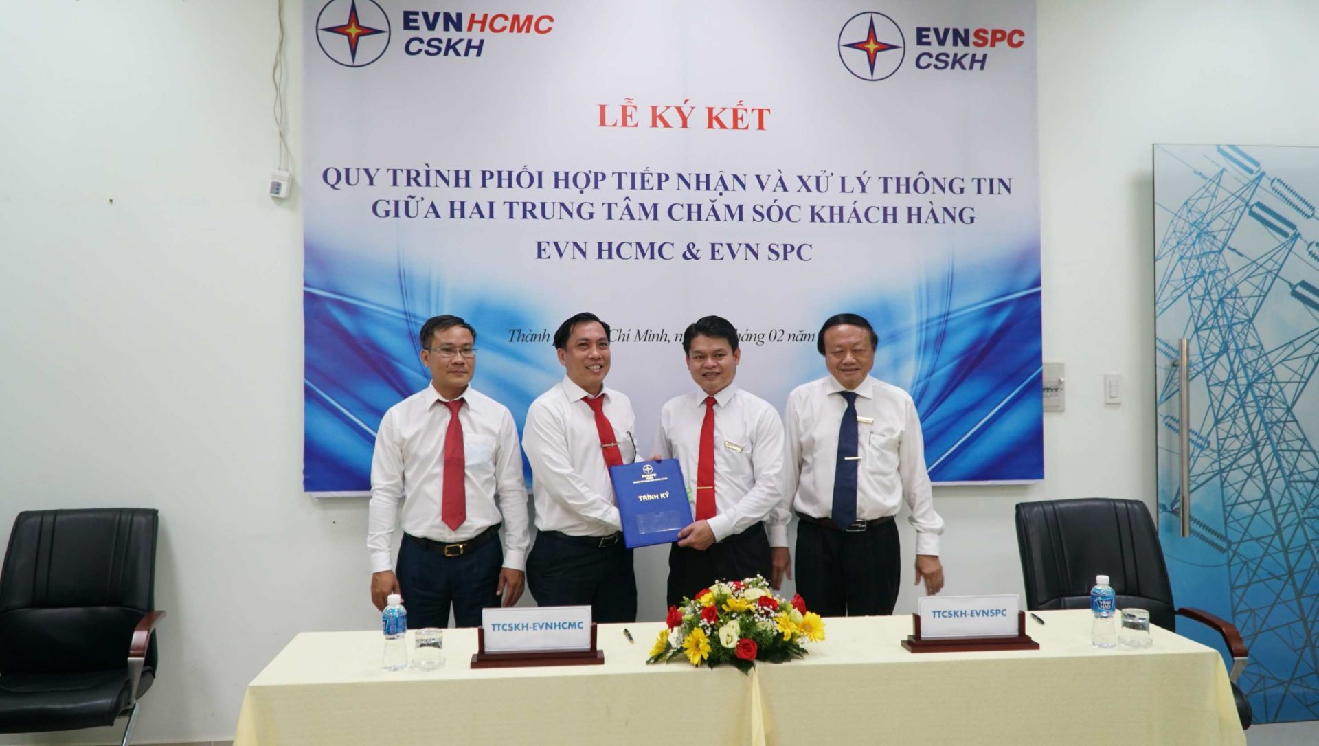Ký kết thỏa thuận hợp tác giữa 2 TTCSKH thuộc EVNSPC và EVNHCMC