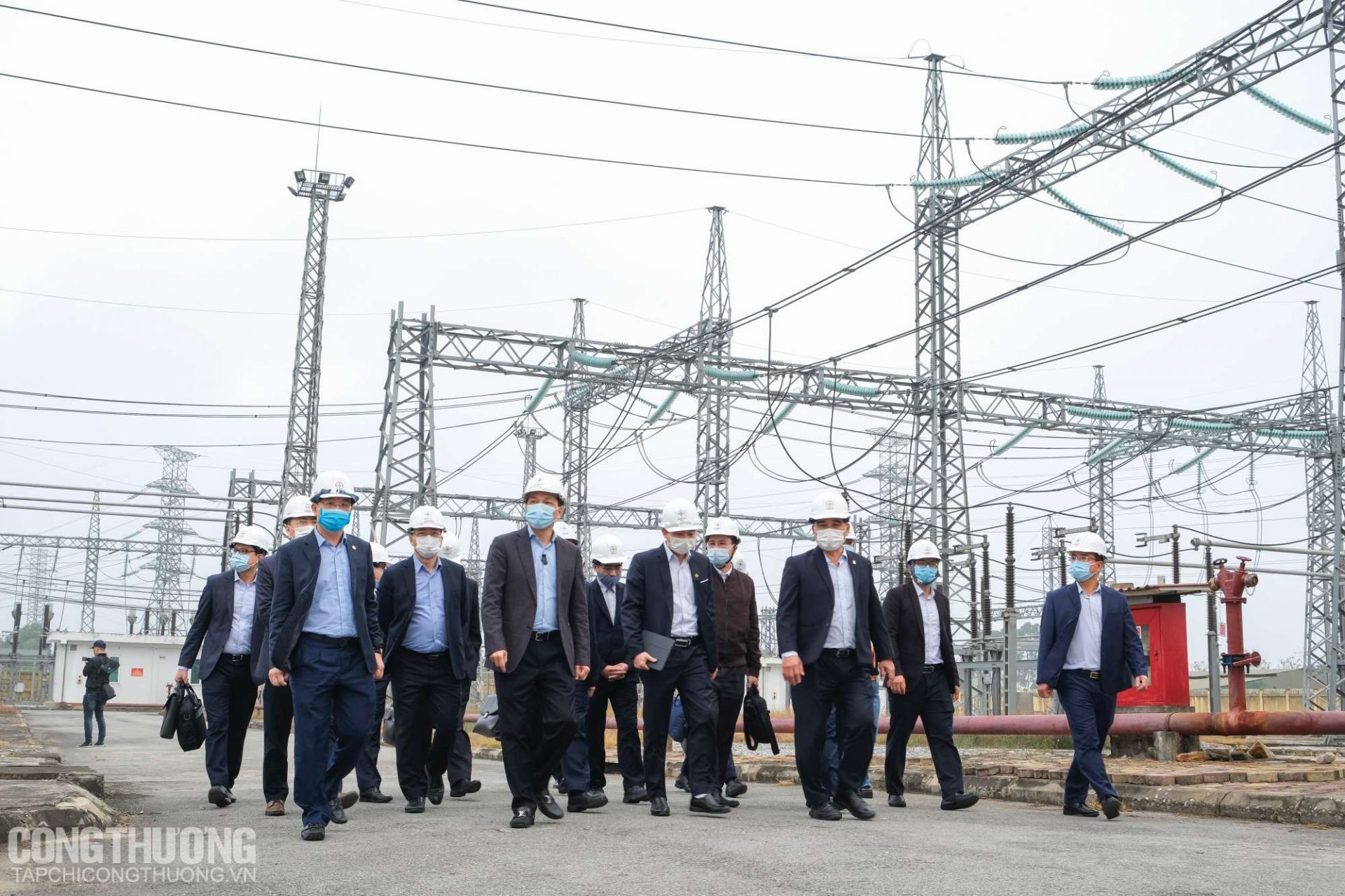Đoàn công tác Bộ Công Thương cùng lãnh đạo Tập đoàn Điện lực Việt Nam, Tổng Công ty Truyền tải điện quốc gia, Công ty Truyền tải điện 1 và Truyền tải điện Hà Nội kiểm tra thực tế tại các trạm biến áp