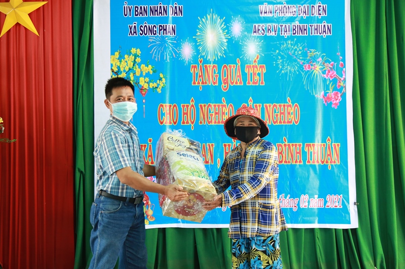AES Việt Nam trao cái Tết ấm áp cho 100 hộ nghèo tỉnh Bình Thuận