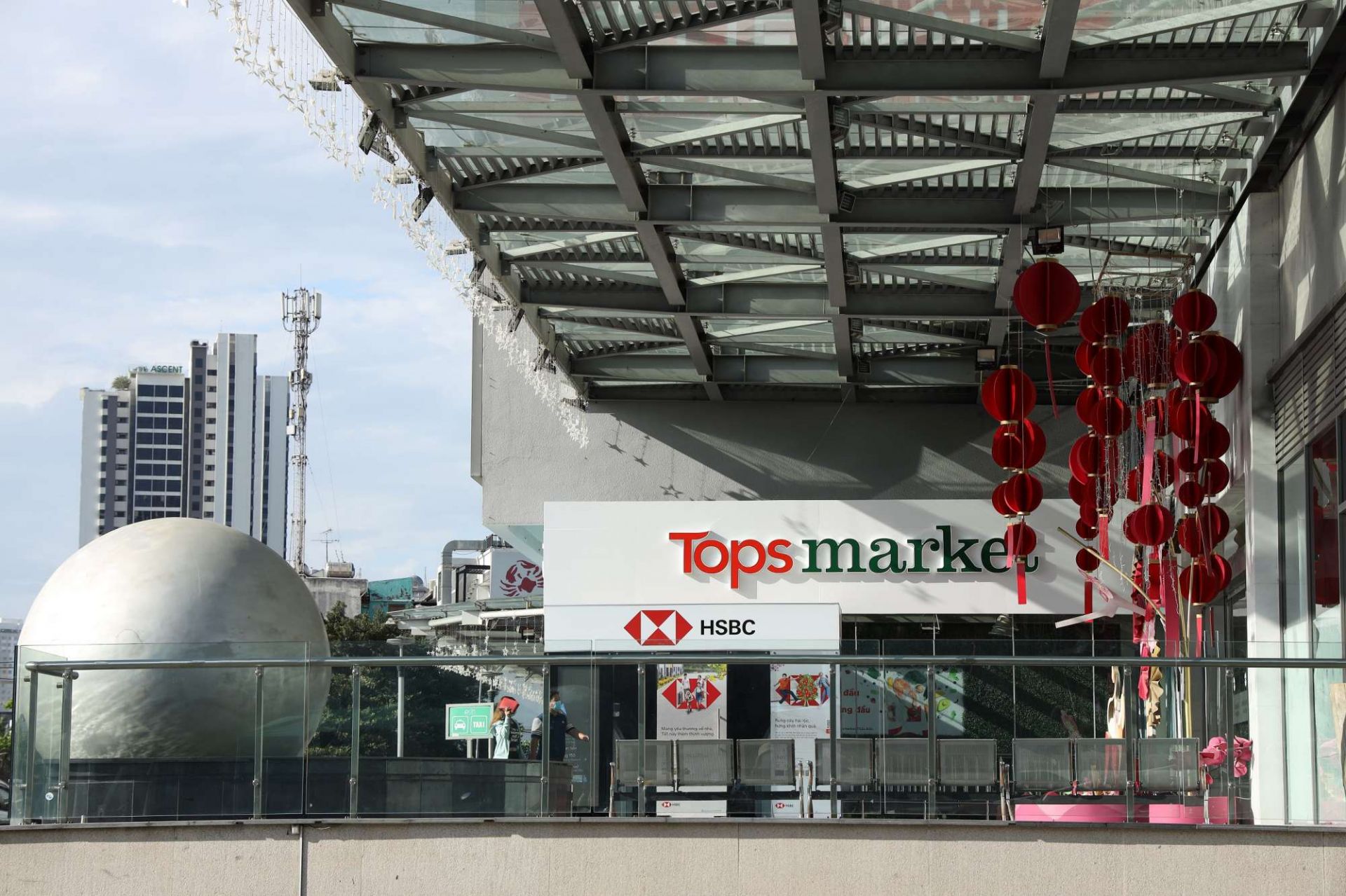 Đã có những lo ngại khi Central Retail công bố chiến lược chuyển đổi các siêu thị Big C vốn đã quen thuộc sang một thương hiệu mới là Tops Market, song sự mở rộng quy mô liên tục của Tập đoàn này tại thị trường Việt Nam đã chứng minh điều đúng đắn