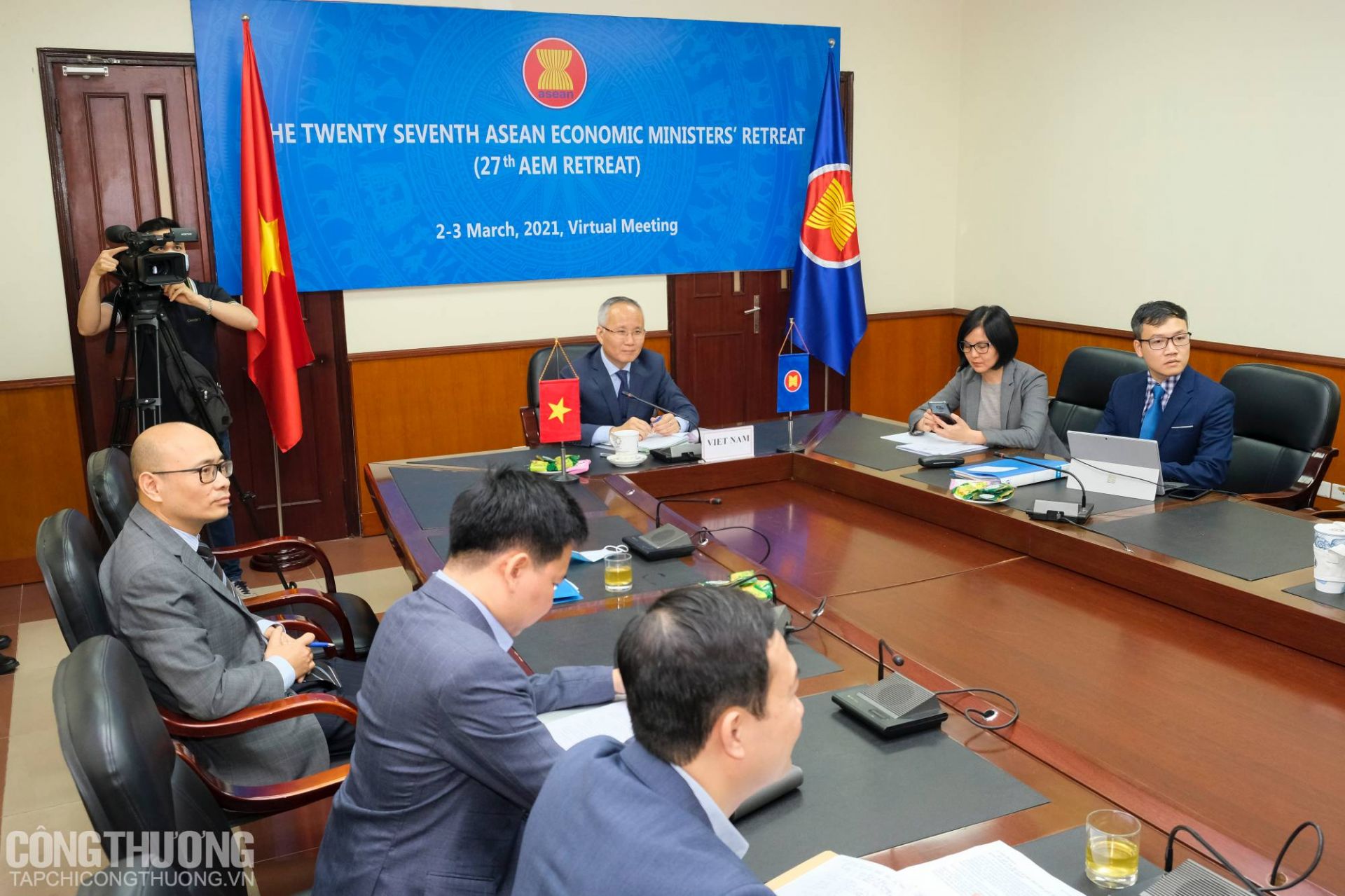 Đoàn Việt Nam do Thứ trưởng Bộ Công Thương Trần Quốc Khánh dẫn đầu cùng đại diện của các Bộ, ngành liên quan và các đơn vị trong Bộ