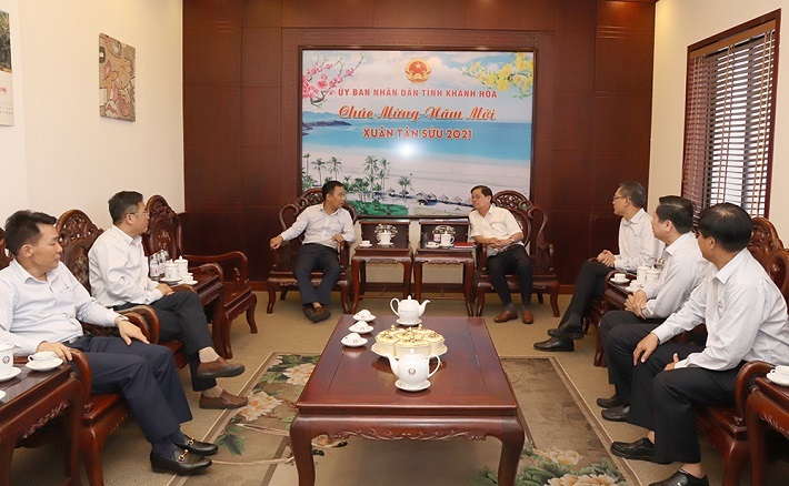 Đoàn công tác của EVNNPT làm việc với Chủ tịch UBND tỉnh Khánh Hòa bàn giải pháp tháo gỡ những vướng mắc còn tồn tại của đường dây, tháng 3/2021.