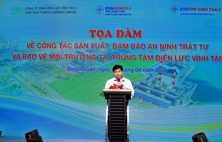 Ông Trần Ngọc Hưởng – Phó Giám đốc Nhà máy Nhiệt điện Vĩnh Tân 4 phát biểu tại buổi Tọa đàm