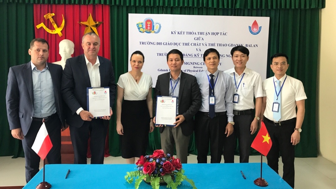 Đại sứ đặc mệnh toàn quyền Ba Lan tại Việt Nam cùng lãnh đạo trường Đại học Thể thao GDANSK thăm và ký kết hợp tác với Trường Cao đẳng Kỹ thuật Công nghiệp, Bộ Công Thương