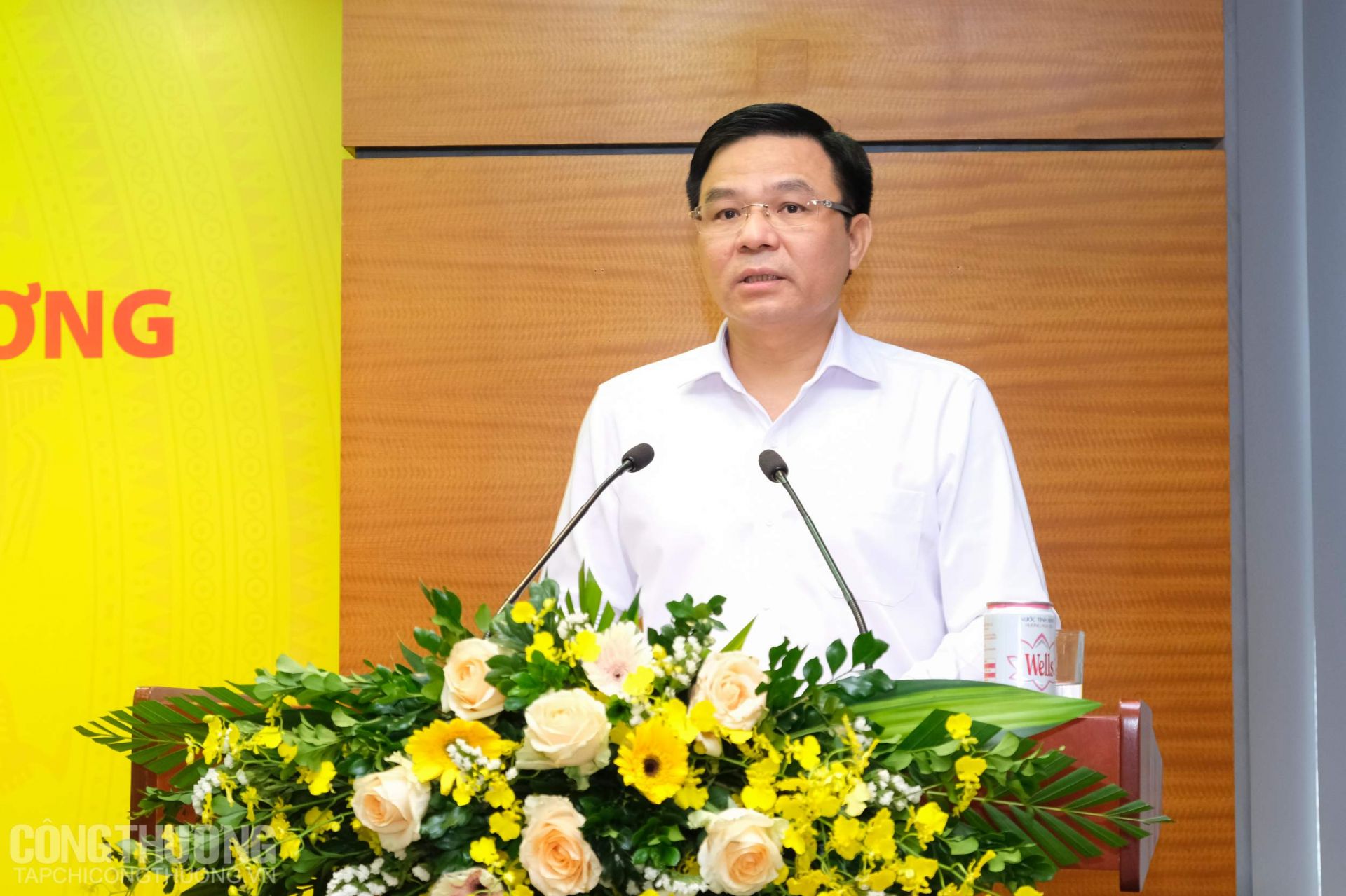 Ông Lê Mạnh Hùng – Tổng giám đốc PVN báo cáo tại buổi làm việc