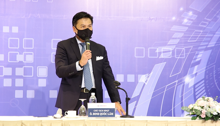 Ông Đinh Quốc Lâm – Chủ tịch HĐQT EVNGENCO 3 giải đáp ý kiến của các cổ đông tham gia Đại hội