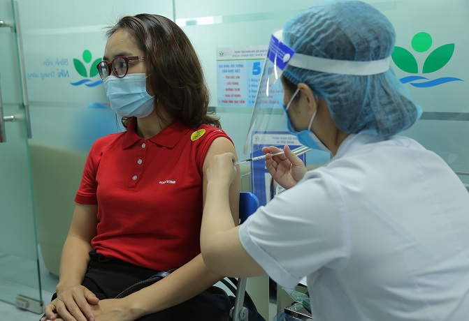 Người lao động Dầu khí tiêm vắc xin phòng dịch Covid-19 đợt đầu