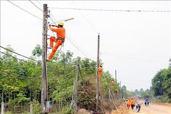 PC Tây Ninh đã chỉ đạo Điện lực các huyện, thị xã, thành phố chủ động kế hoạch đầu tư, xây dựng bổ sung các công trình đường dây và trạm biến áp mới
