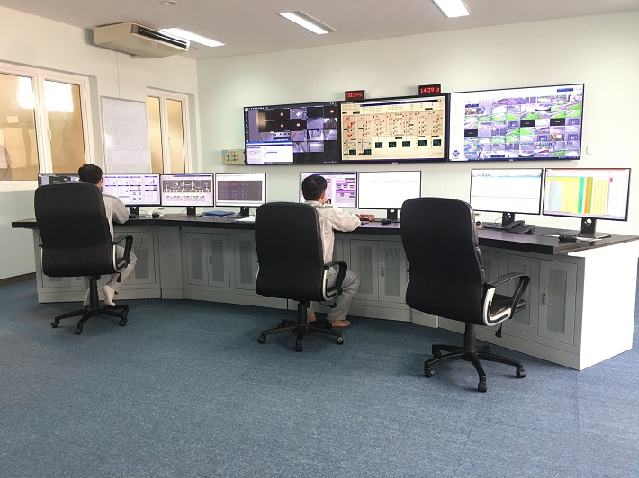 vận hành phát điện tại phòng Điều khiển trung tâm Nhà máy thủy điện Đại Ninh 300MW