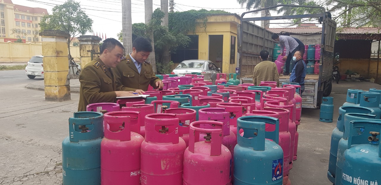 Cục QLTT Thái Bình: Tạm giữ 241 LPG chai không có hóa đơn, chứng từ chứng minh nguồn gốc xuất xứ hàng hoá, trên các nắp van không có màng co niêm phong.