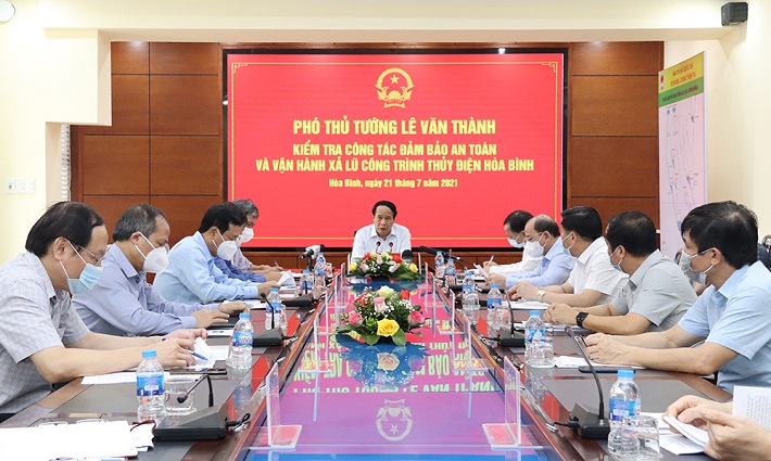 Phó Thủ tướng Lê Văn Thành chủ trì cuộc họp với các Bộ, ngành, UBND tỉnh Hòa Bình về công tác vận hành xả lũ NMTĐ Hòa Bình