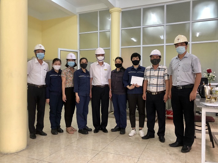 Lãnh đạo chuyên môn và Công đoàn Công ty Nhiệt điện Uông Bí thăm hỏi động viên công nhân lao động 