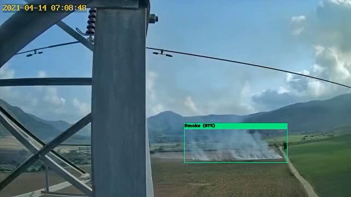 Hình ảnh demo camera AI nhận biết khói đám cháy gần hành lang đường dây