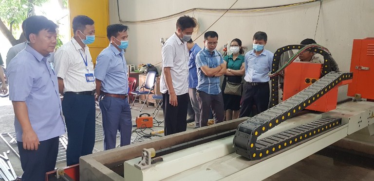 Cơ sở sản xuất Minh Tuyến đã đầu tư mới 100% máy móc thiết bị: 01 Máy cắt Plasma CNC