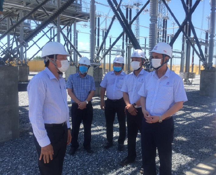 1.	Phó Tổng Giám đốc EVNNPT Bùi Văn Kiên (thứ 2 từ phải sang) cùng Lãnh đạo CPMB kiểm tra hiện trường tại TBA 500 kV Dốc Sỏi