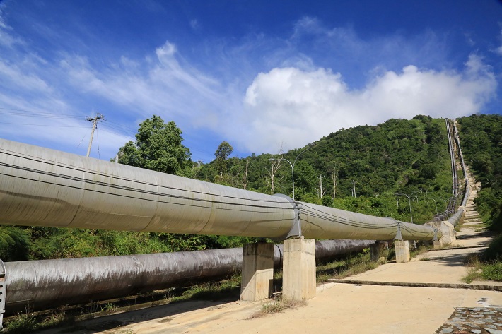 Đường ống công trình thủy điện Đa Nhim được thi công trên địa hình hiểm trở, có nơi độ dốc lên đến 450