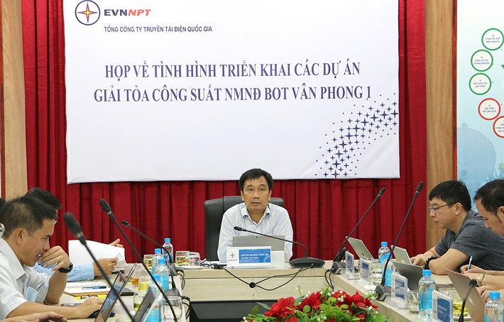 Ông Nguyễn Tuấn Tùng - Chủ tịch HĐTV EVNNPT phát biểu chỉ đạo tại cuộc họp