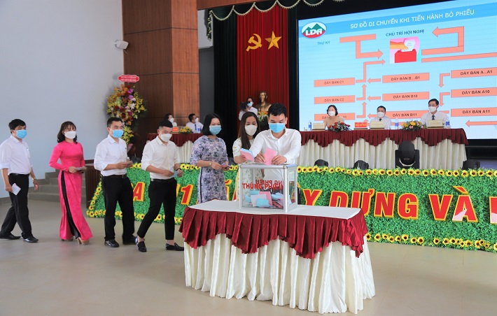 Hội nghị bỏ phiếu bầu Thanh tra Nhân dân, bầu đại biểu dự Hội nghị Người lao động Tập đoàn và lấy phiếu tín nhiệm lãnh đạo Công ty Nhôm Lâm Đồng